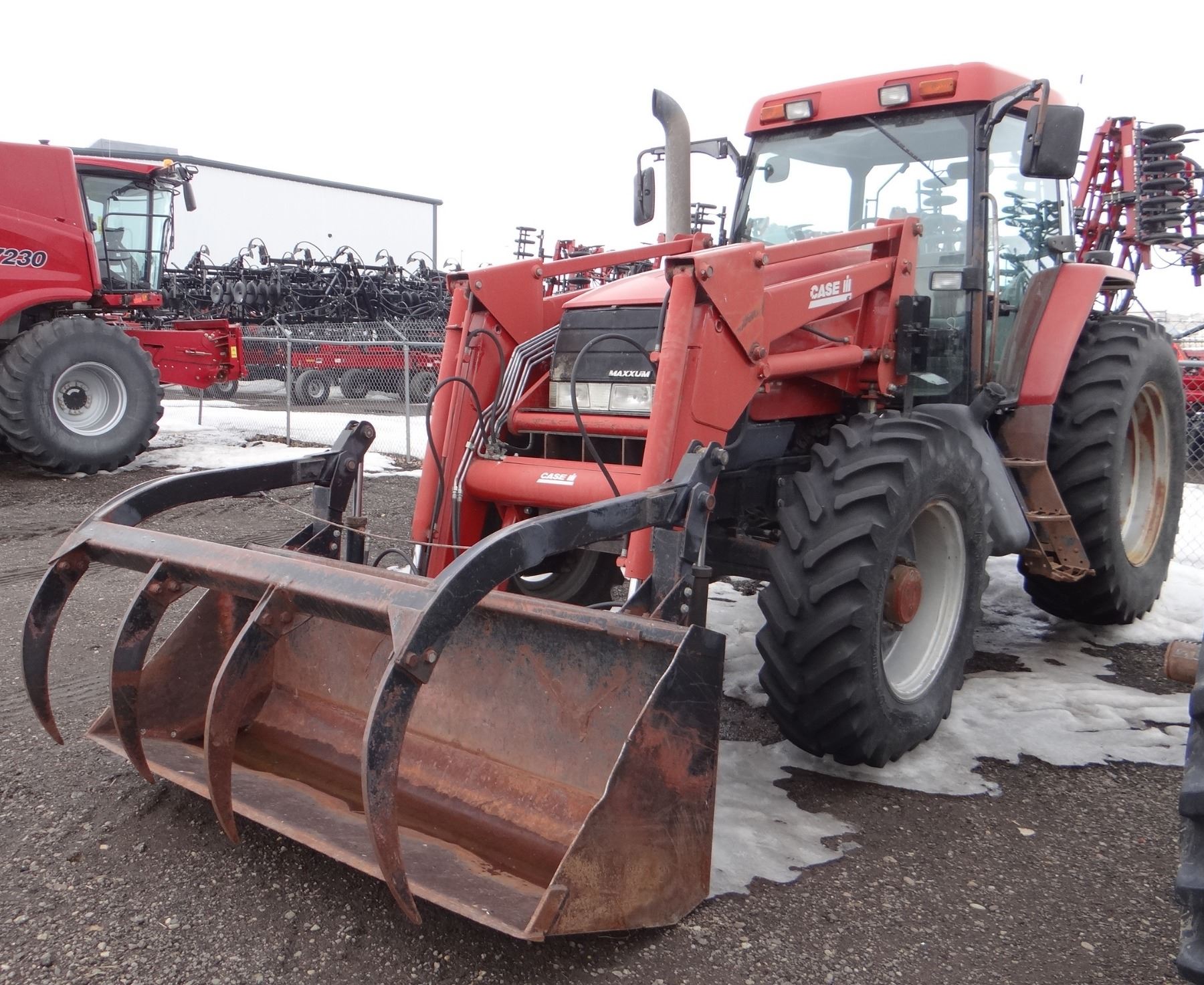L300 Loader 1998 Case IH MX120 tractor, MFWD, 8676 hrs., w/Case IH L300 loader ...