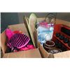 Image 2 : 3 BOXES OF ESTATE AND BABY ITEMS
