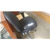 Image 2 : ROLLING OFFICE ARMCHAIR