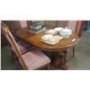 Image 1 : OAK DOUBLE PEDESTLE DINING TABLE WITH 2 LEAFS AND FIVE CHAIRS
