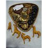 Image 1 : TRAY OF WESTERN MOTIF ITEMS AND FOUR WOOD HORSES