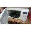 Image 2 : WHITE SAMSUNG MICROWAVE