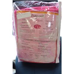 NEW 4 PIECE PINK QUEEN SIZE BED IN A BAG