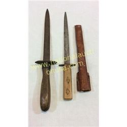 2 Early Daggers