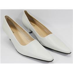 NEW WHITE PUMP SHOES SIZE 7.5