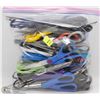 Image 1 : BAG OF ASSORTED SCISSORS