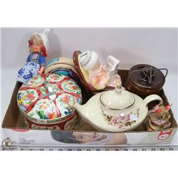 FLAT OF VINTAGE COLLECTABLES