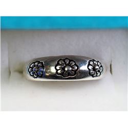 #26-STERLING SILVER RING WITH FLOWER DESIGN