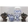 Image 1 : LARGE FLAT WITH 2 BLUE AND WHITE JARS AND