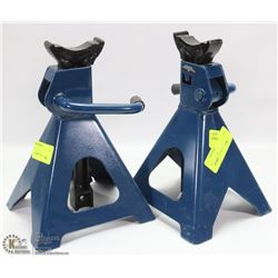 PAIR 2 TON OF AXLE STANDS
