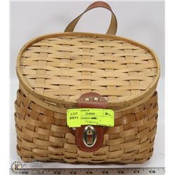 VINTAGE FISHING CREEL.