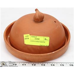 TERRA COTTA GARLIC KEEPER.