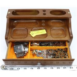 MAN'S BROWN WOOD JEWELRY BOX W/1