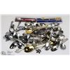 Image 1 : BOX OF COLLECTOR VINTAGE  SPOONS