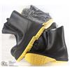 Image 1 : 3 NEW PAIRS OF SERVUS RUBBER OVER-BOOTS SIZE: 6-8
