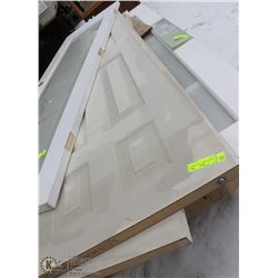 2 CLOSET DOORS LYNDEN 26"X80"H EACH