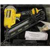Image 1 : DEWALT 15GA. AIR STAPLER IN CASE