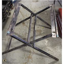 FOLDING METAL STAND