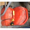 Image 1 : LOT OF 2 JERRY CANS - 5 GALLON AND 1 GALLON SPLIT