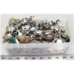 LOT OF 158 COLLECTOR SPOONS.