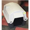 Image 1 : MEDIUM PLASTIC DOG HOUSE WITH POP OFF TOP