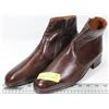 Image 1 : PAIR OF BROWN SIDE ZIPPER SIZE 9 DRESS BOOTS