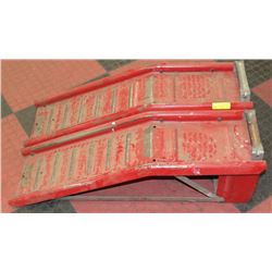 PAIR OF VEHICLE RAMPS