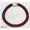 Image 1 : 11) ST. SILVER FRESHWATER PEARL & GARNET BRACELET