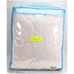 SERTA ULTIMATE COMFORT QUEEN SIZE MATTRESS TOPPER