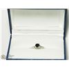 Image 3 : 29) 14K WHITE GOLD 1 BLACK & 2 WHITE DIAMOND RING