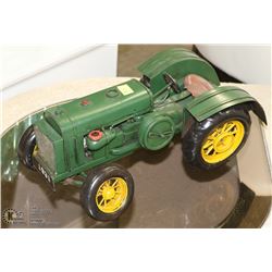SHOWHOME GREEN ORNAMENTAL TRACTOR