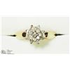 Image 1 : 40) 14K GOLD DIAMOND CLUSTER STYLE ESTATE RING
