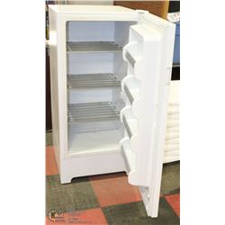GENERAL APT SIZE UPRIGHT FREEZER. APPLIANCES