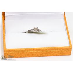 42) 10K WHITE GOLD DIAMOND & 2 SIDE DIAMOND RING