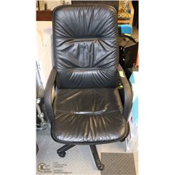 ROLLING OFFICE CHAIR