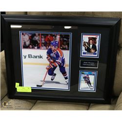 ESTATE FRAMED MARK MESSIER PICTURE &2 HOCKEY CARDS