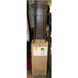 PAIR OF METAL PLANT STANDS