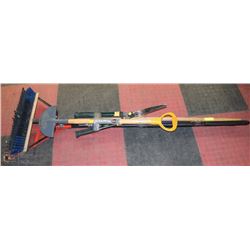 BUNDLE OF YARD TOOLS
