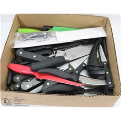 BOX W/LARGE SELECTION OF KNIVES INCL.