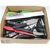 Image 1 : BOX W/LARGE SELECTION OF KNIVES INCL.