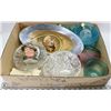 Image 1 : BOX OF ESTATE GLASS WARE, ORNAMENTS & MORE