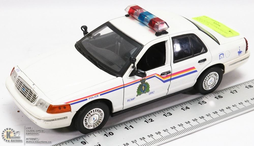 RCMP CROWN VICTORIA DIECAST CAR SCALE 118