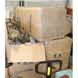PALLET WITH 5 ASSORTED BOXES OF THROW PILLOWS
