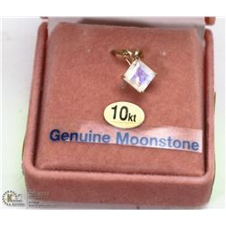 10KT GOLD PENDANT W/ SQUARE CUT GENUINE MOONSTONE