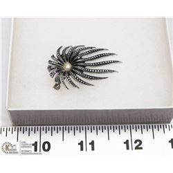 ESTATE RHINESTONE AND PEARL BROOCH.