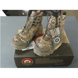 Red Wing Shoes Mens Hunt Vaprtrek size 9 waterproof / msrp= 169.00