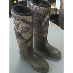 Red Head 100% waterproof boots / boys size 4