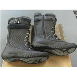 Women's winter boots size 6