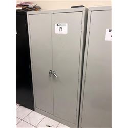 Metal cabinet, (5) shelf