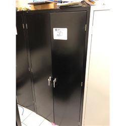 Metal cabinet, (5) shelf